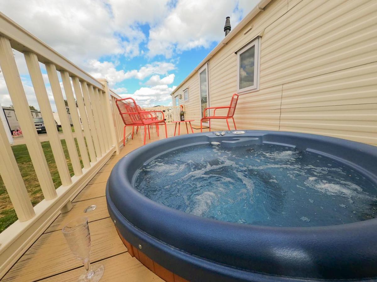 Tattershall Lakes - Hot Tub Breaks Екстериор снимка